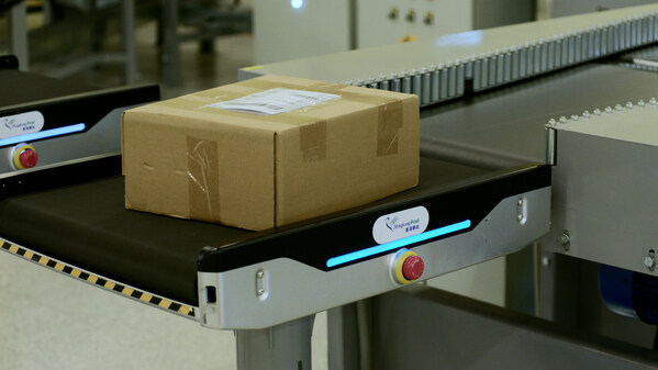 Geek+ sorting robots transfer packets to mail bags at different delivery points Geek+ sorting robots transfer packets to mail bags at different delivery points
