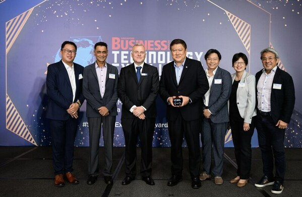 Dr Jack Hong, Founder and CEO of Integrum Global (third from right) at the Singapore Business Review Technology Excellence Awards with members from EVCo and Origin Exterminators last month, receiving an award in the category of AI-Environmental Services. Dr Jack Hong, Founder and CEO of Integrum Global (third from right) at the Singapore Business Review Technology Excellence Awards with members from EVCo and Origin Exterminators last month, receiving an award in the category of AI-Environmental Services.