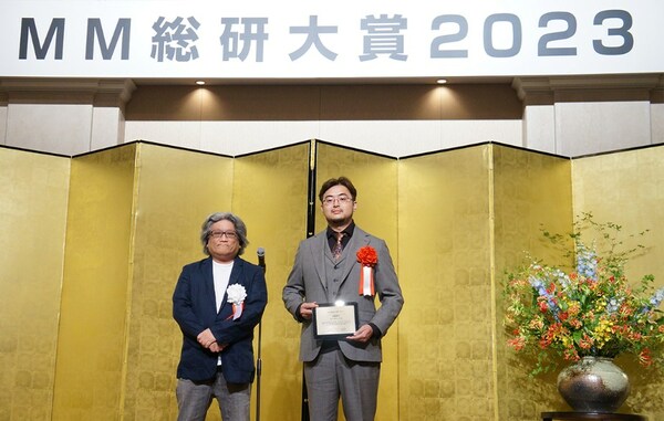 Award Ceremony (Right: Shawn Tang, Global Marketing Director at Pudu Robotics) Award Ceremony (Right: Shawn Tang, Global Marketing Director at Pudu Robotics)