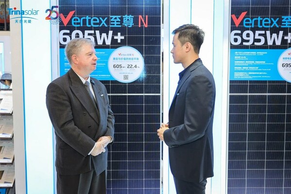 left :Kevin Gibson, managing director at PVEL; right: Theo Xin, product manager at Trina Solar left :Kevin Gibson, managing director at PVEL; right: Theo Xin, product manager at Trina Solar