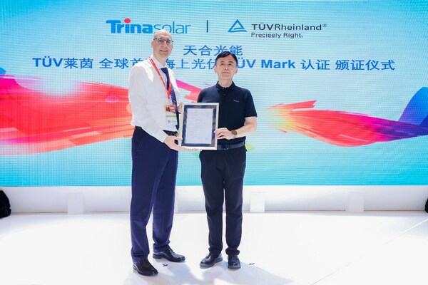 TÜV Rheinland awarding Trina Solar its first offshore PV module certificate. TÜV Rheinland awarding Trina Solar its first offshore PV module certificate.