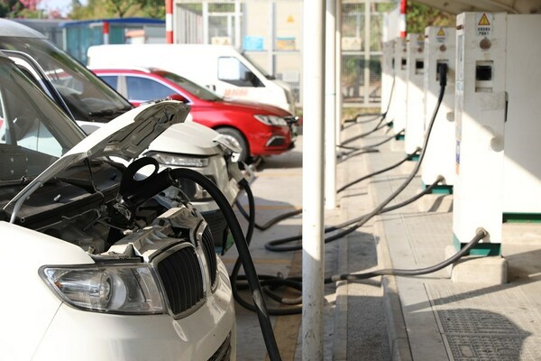 A new energy vehicle is seen charging at a service area along the Guangzhou-Shenzhen expressway in south China's Guangdong Province, Oct. 27, 2022. (Xinhua/Li Jiale)