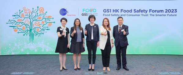 (From left to right) Ms Anna Lin, Chief Executive, GS1 HK; Ms Mildred Cheung, Assistant Director (Corporate and System Management), Centre for Food Safety, Food and Environmental Hygiene Department; Ms Vivian Lau, Permanent Secretary for Environment and Ecology(Food) of The Government of the HKSAR; Ms May Chung, Chairman of GS1 HK Board of Directors and Chairman of GS1 HK’s Food and Beverage Industry Advisory Board; Mr Norman Yum, Managing Director of PARKnSHOP (HK) Ltd and Member of GS1 HK BoD.