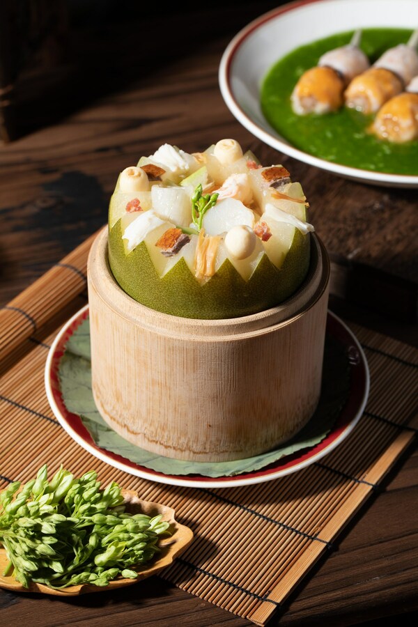 Guests can enjoy Double-boiled Fish Maw and Shark Fin Soup in Mini Winter Melon at Pang’s Kitchen. Guests can enjoy Double-boiled Fish Maw and Shark Fin Soup in Mini Winter Melon at Pang’s Kitchen.