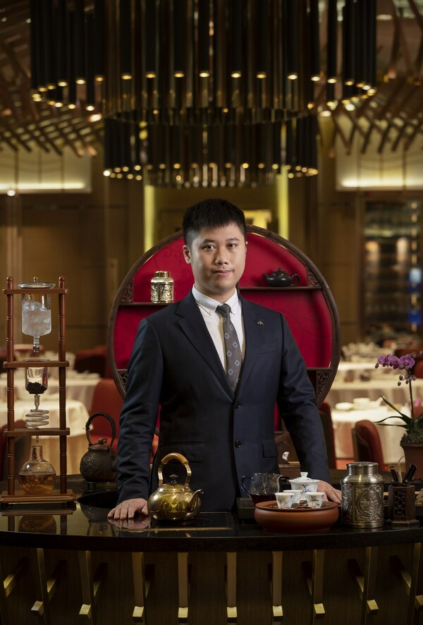 Andrew U, Galaxy Macau’s Tea Master and Champion of the 2018 National Competition for Tea Sommeliers – Greater Bay Area provides fascinating insights into the world of tea preparation and appreciation. Andrew U, Galaxy Macau’s Tea Master and Champion of the 2018 National Competition for Tea Sommeliers – Greater Bay Area provides fascinating insights into the world of tea preparation and appreciation.