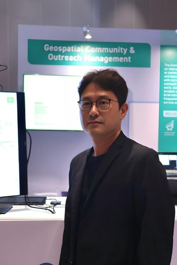 Mr. Kim Dong-ho, CEO of MOGOS Mr. Kim Dong-ho, CEO of MOGOS
