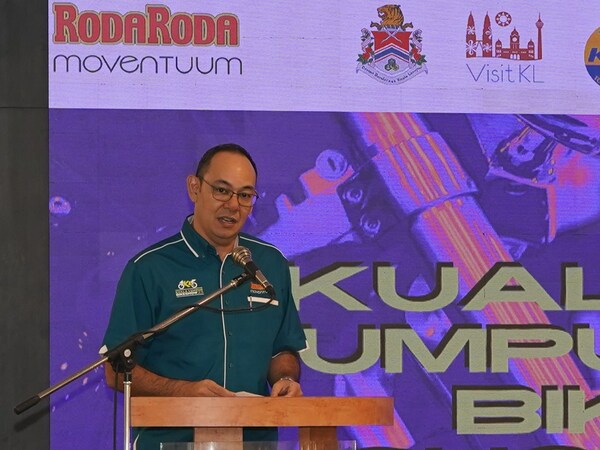 Farouk Nurish, Director of Moventuum Sdn Bhd – organiser of the Kuala Lumpur Bike Show 2023 (KLBS’23), speaking about creating a sustainable future for the two-wheeler industry through the KLBS’23 platform. | Photo by Malaysia Global Business Forum (MGBF)/KLBS’23