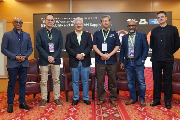 From left: Gerard Ratnam, TV host and producer of Bernama TV; Farouk Nurish, director of Moventuum Sdn Bhd (organiser of the Kuala Lumpur Bike Show 2023); Rizal Kamaruzzaman, co-chairman of the Malaysia Global Business Forum (MGBF); Dato' Indera Dr Ahmad Sabirin Arshad, FASc, president and group chief executive officer of SIRIM Berhad; Murugason R. Thangaratnam, executive director of Novem ESG Sdn Bhd; and Rob Cayzer, executive director of Yasaar Global and board member and shareholder of Kitaran Tabah. | Photo by MGBF/KLBS’23