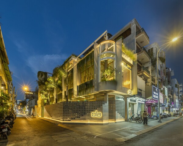With the concepts of “Hale” meaning Home and “Ohana” meaning family, Ola Hale Restaurant & Bar boasts a four-story design, offering a diverse and emotionally rich experience With the concepts of “Hale” meaning Home and “Ohana” meaning family, Ola Hale Restaurant & Bar boasts a four-story design, offering a diverse and emotionally rich experience