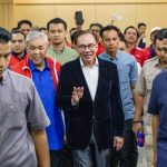 PM Anwar arrives at Umno HQ for viewing party