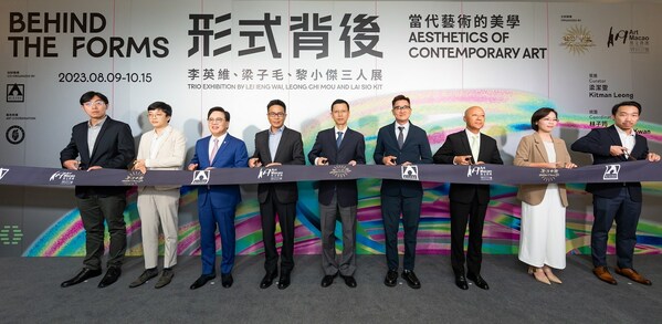 Guests of honour cut the ribbon Tuesday at the opening ceremony of “Behind the Forms: Aesthetics of Contemporary Art – Trio Exhibition by Lei Ieng Wai, Leong Chi Mou and Lai Sio Kit,” a collateral exhibition staged in support of Art Macao: Macao International Art Biennale 2023. The free-admission exhibition is open for public viewing 11 a.m.-7 p.m. daily, Aug. 9-Oct. 15 at Sands Gallery, on the 6th floor of The Grand Suites at Four Seasons. Guests of honour cut the ribbon Tuesday at the opening ceremony of “Behind the Forms: Aesthetics of Contemporary Art – Trio Exhibition by Lei Ieng Wai, Leong Chi Mou and Lai Sio Kit,” a collateral exhibition staged in support of Art Macao: Macao International Art Biennale 2023. The free-admission exhibition is open for public viewing 11 a.m.-7 p.m. daily, Aug. 9-Oct. 15 at Sands Gallery, on the 6th floor of The Grand Suites at Four Seasons.