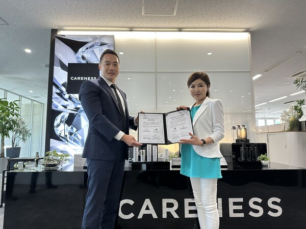 Left to Right: The GrowHub CEO Lester Chan, alongside CARENESS CEO Saori Kitamoto Left to Right: The GrowHub CEO Lester Chan, alongside CARENESS CEO Saori Kitamoto