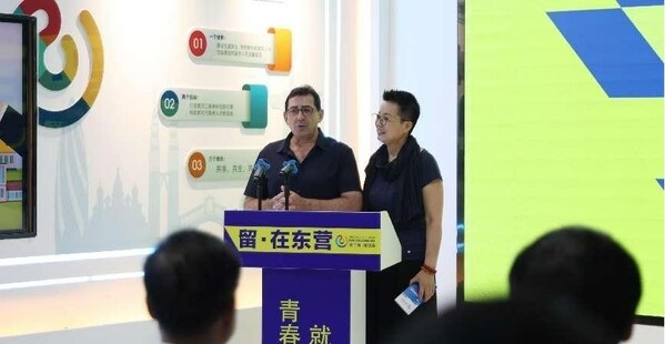 The launch ceremony of "Stay in Dongying" Overseas Returnee Talent Exchange Salon & Yellow River Delta Haichuanghui Overseas Returnees Club held at the Optical Valley Futuristic City's Overseas Returnees Innovation and Entrepreneurship Park in the Dongying Economic and Technological Development Zone