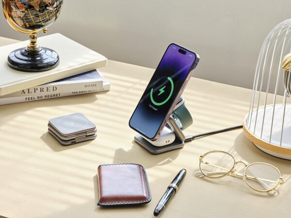 The Mag 3 is an all-in-one charging solution for iPhones, Apple Watches, and AirPods, for business and frequent travelers. Supports iPhone MagSafe 7.5W magnetic charging, AirPods MagSafe case, Apple Watch fast charging and AirPods charging zone. The Mag 3 is an all-in-one charging solution for iPhones, Apple Watches, and AirPods, for business and frequent travelers. Supports iPhone MagSafe 7.5W magnetic charging, AirPods MagSafe case, Apple Watch fast charging and AirPods charging zone.