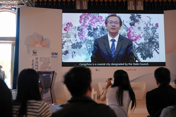 Cangzhou mayor Xiang Hui extends his invitation to friends from all over the world to come to Cangzhou for film and television shooting, to get closer to Cangzhou, understand Cangzhou and feel Cangzhou, to convey friendship and promote exchanges and mutual learning. Cangzhou mayor Xiang Hui extends his invitation to friends from all over the world to come to Cangzhou for film and television shooting, to get closer to Cangzhou, understand Cangzhou and feel Cangzhou, to convey friendship and promote exchanges and mutual learning.