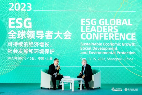 Liu Jun, president of Bank of Communications (left) and Kevin Kelly (right) Liu Jun, president of Bank of Communications (left) and Kevin Kelly (right)