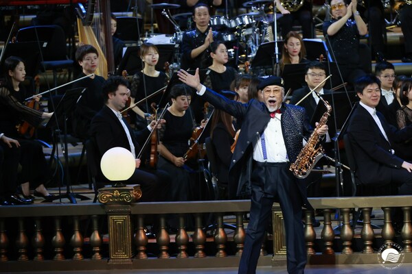Saxophone solo "Me and my Motherland" at the opening ceremony of the 36th Harbin Summer Music Concert Saxophone solo "Me and my Motherland" at the opening ceremony of the 36th Harbin Summer Music Concert