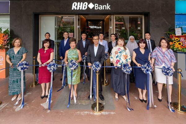 RHB Singapore Senior Management team celebrates the reopening of the RHB Jurong East branch with a ribbon-cutting ceremony, which marks the completion of a 2-year branch relocation and transformation exercise for RHB Singapore. RHB Singapore Senior Management team celebrates the reopening of the RHB Jurong East branch with a ribbon-cutting ceremony, which marks the completion of a 2-year branch relocation and transformation exercise for RHB Singapore.