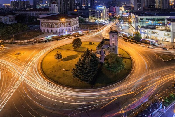 Photo shows night view of a junction at Kaifu District of Changsha, central China's Hunan Province. Photo shows night view of a junction at Kaifu District of Changsha, central China's Hunan Province.