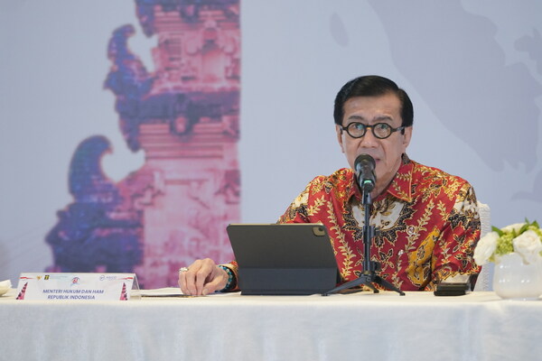 Minister of Law and Human Rights of the Republic of Indonesia, Yasonna H. Laoly, meet with media about the upcoming the 61st Asian - African Legal Consultative Organization (AALCO) Annual Session. The minister hopes AALCO to take active measures to ensure the organization becomes an equal dialogue partner with other global organizations. He said AALCO has the power to voice the interests of Asian – African countries. Minister of Law and Human Rights of the Republic of Indonesia, Yasonna H. Laoly, meet with media about the upcoming the 61st Asian - African Legal Consultative Organization (AALCO) Annual Session. The minister hopes AALCO to take active measures to ensure the organization becomes an equal dialogue partner with other global organizations. He said AALCO has the power to voice the interests of Asian – African countries.