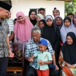 Agong visits storm victims in Rompin, channels aid to asnaf