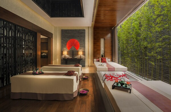 Tropical garden setting at Banyan Tree Spa Macau Tropical garden setting at Banyan Tree Spa Macau