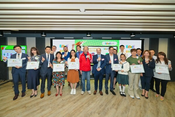 Photo 3：Presentation of EdTech Heroes Awards (K12 Track)