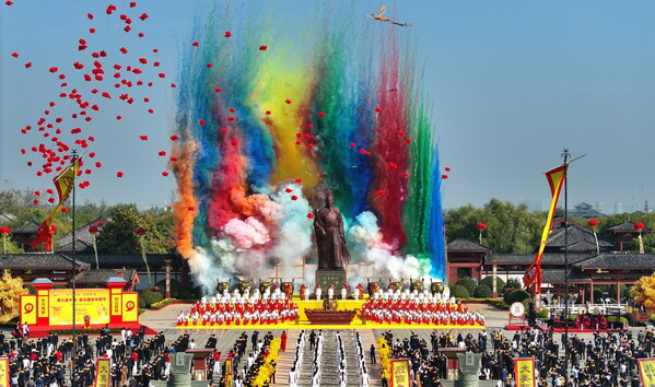 Global Chinese merchants worship their ancestor in Shangqiu, China.