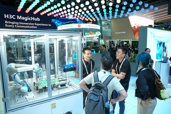 The robot arm of Smart Factory of H3C