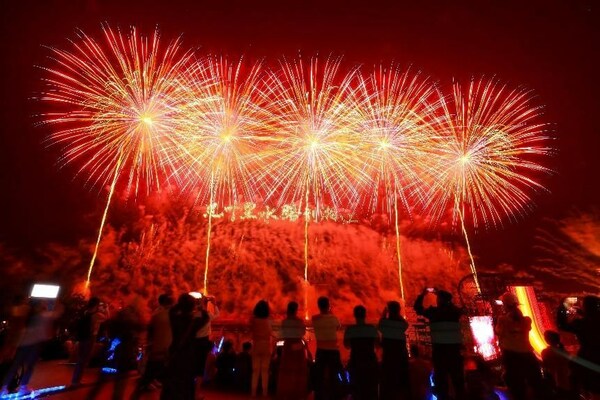 High-tech Firework Show Blooming on Liuyang River High-tech Firework Show Blooming on Liuyang River