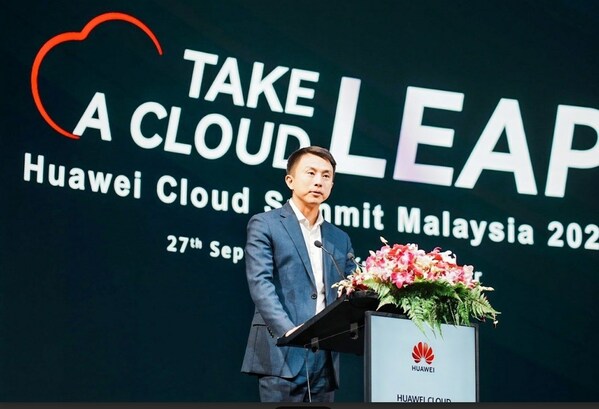 Simon Sun, CEO of Huawei Malaysia, extends a warm welcome to attendees at the Huawei Cloud Summit 2023 Simon Sun, CEO of Huawei Malaysia, extends a warm welcome to attendees at the Huawei Cloud Summit 2023