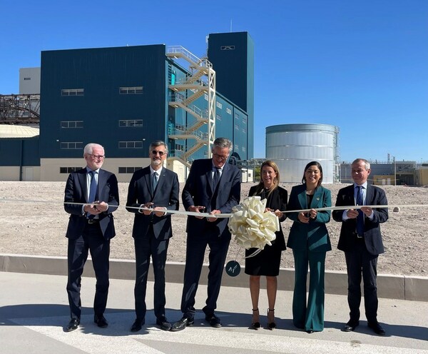 From left to right: Olivier Hautin, Managing Director, Malteurop; Jean-Pierre Asvazadourian, His Excellency Ambassador of France to Mexico; Christoph Büren, President of VIVESCIA; María Angélica Granados Trespalacios, Representative of the Governor of Chihuahua for Economic Development and Innovation, Miriam Soto Ornelas, Mayor of Meoqui ; Olivier Miaux, Managing Director, VIVESCIA Industries. From left to right: Olivier Hautin, Managing Director, Malteurop; Jean-Pierre Asvazadourian, His Excellency Ambassador of France to Mexico; Christoph Büren, President of VIVESCIA; María Angélica Granados Trespalacios, Representative of the Governor of Chihuahua for Economic Development and Innovation, Miriam Soto Ornelas, Mayor of Meoqui ; Olivier Miaux, Managing Director, VIVESCIA Industries.