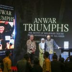 Anwar details reluctant agreement to make Dr Mahathir prime minister in new biography