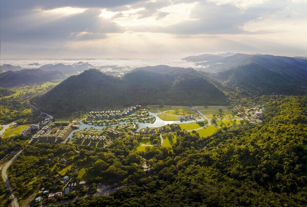 Banyan Tree Residences Creston Hill (Aerial)