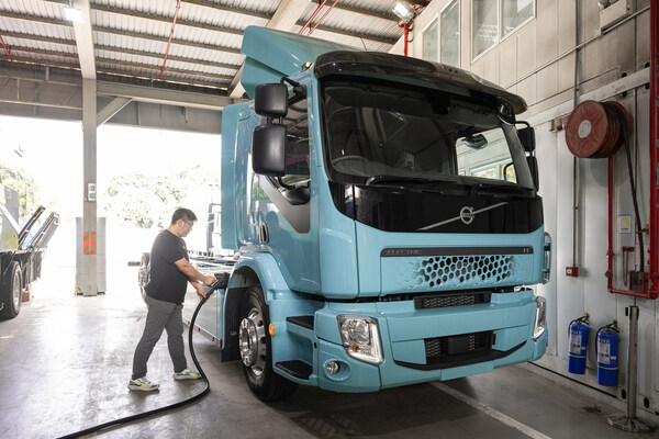 Volvo Trucks FE-E Charging Volvo Trucks FE-E Charging