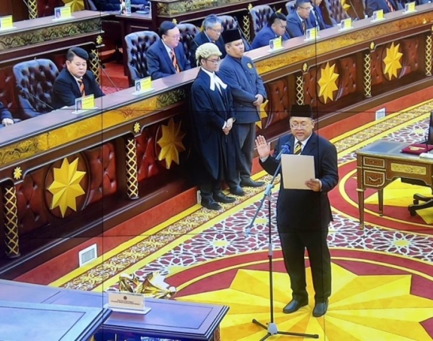 Iskandar Turkee sworn in as Jepak assemblyman