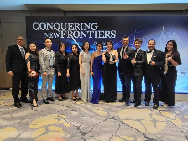 Photo: Beginning from the left, Dr Reyaz Moiz Singaporewalla, Sandy Kay, Kenny Low, Dr Annie Law, Jadelin Kwan, Vivian Lim, Dr Shirley Kwee, Elayne Soh, Sean Mak, Dr Lee Mun Heng, Rohit Sen, Vera Teh