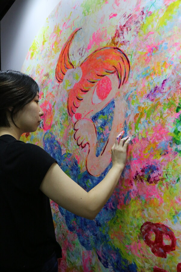Ayako Rokkaku live painting at ComplexCon, Los Angeles, 2018 Ayako Rokkaku live painting at ComplexCon, Los Angeles, 2018