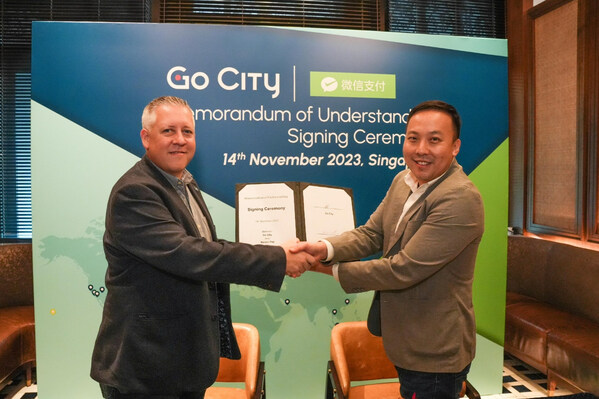 (Left to right) Neville Doe, Group Chief Financial Officer of Go City and Etienne Ng, Regional Director, Southeast Asia for Weixin Pay (Left to right) Neville Doe, Group Chief Financial Officer of Go City and Etienne Ng, Regional Director, Southeast Asia for Weixin Pay
