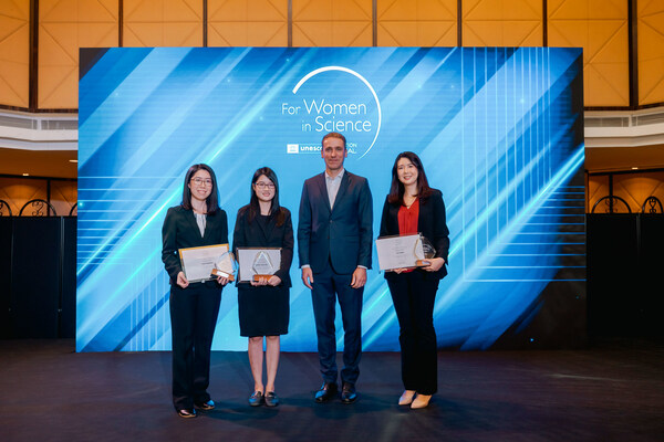 The beneficiaries of the L’Oréal-UNESCO For Women in Science 2022 program (L to R) -Dr. Shifeng Xue, Dr. Leow Wan Ru, Mr Tomas Hruska, Managing Director of L’Oréal Singapore and Dr. Le Yang at the awards ceremony in Kuala Lumpur last week. (Photo credit: L’Oréal Singapore)