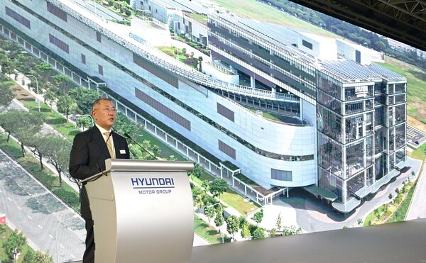 Euisun Chung, Executive Chair of Hyundai Motor Group giving speech at HMGCIS Grand Opening ceremony