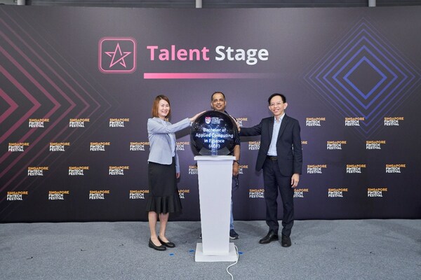 (L to R ) Professor Boh Wai Fong, Deputy Dean Nanyang Business School, Mr Sopnendu Mohanty, Chief Fintech Officer Monetary Authority of Singapore, Associate Professor Nicholas Vun ,Associate Dean (Continuing Education) College of Engineering, Nanyang Technological University (L to R ) Professor Boh Wai Fong, Deputy Dean Nanyang Business School, Mr Sopnendu Mohanty, Chief Fintech Officer Monetary Authority of Singapore, Associate Professor Nicholas Vun ,Associate Dean (Continuing Education) College of Engineering, Nanyang Technological University