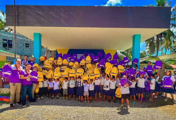 FOR A BETTER LEARNING EXPERIENCE: Learners of Dolho Elementary School in Bato, Leyte receive school bags, school supplies, and footwear from City Savings Bank as it proactively supports the indigenous communities in Eastern Visayas. CitySavings Regional Business Head Adrian Ruiz (leftmost) and Sogod Branch Business Head Kelvin Ruiz (2nd from left) share the joyous moment with the students during the donation turnover. FOR A BETTER LEARNING EXPERIENCE: Learners of Dolho Elementary School in Bato, Leyte receive school bags, school supplies, and footwear from City Savings Bank as it proactively supports the indigenous communities in Eastern Visayas. CitySavings Regional Business Head Adrian Ruiz (leftmost) and Sogod Branch Business Head Kelvin Ruiz (2nd from left) share the joyous moment with the students during the donation turnover.