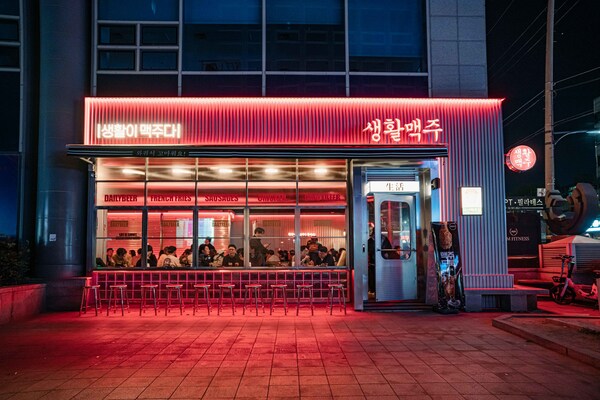 Panorama of Daily Beer, the representative craft beer franchise in South Korea. Panorama of Daily Beer, the representative craft beer franchise in South Korea.