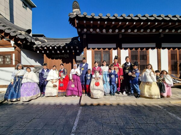 Exploring Seoul's Beauty: Eye Level Literary Awards recipients savoring a special moment at historic locations during their tour of Seoul.
