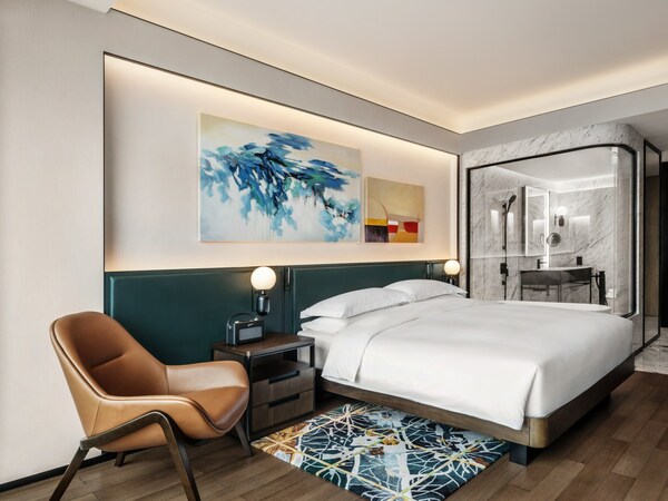 Galaxy Macau and StarWorld Hotel offer a spectacular array of prizes with a total value of over MOP8 million, including a sumptuous stay in a Panoramic Suite at Raffles at Galaxy Macau, a stay at Andaz Macau, F&B voucher, cinema tickets, instant rebate and more.