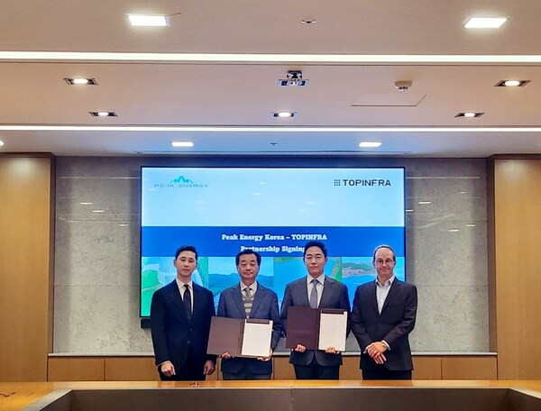 Image: Peak Energy and TOPINFRA teams at Joint Venture signing in Seoul, Korea.