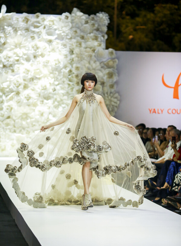 "The Edge of Elegance" collection was designed by Ms. Trinh Diem Quynh in collaboration with Casper Bosman