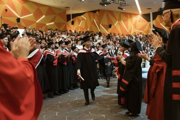 As a student at British University Vietnam, you have access to all of the benefits of a recognised British university degree programme, and a unique opportunity to engage in a British learning experience in Vietnam. As a student at British University Vietnam, you have access to all of the benefits of a recognised British university degree programme, and a unique opportunity to engage in a British learning experience in Vietnam.