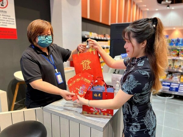 AEON Supermarket in Malaysia, where Chinese flavors such as MEIJIAN Green Plum Liqueur are popular